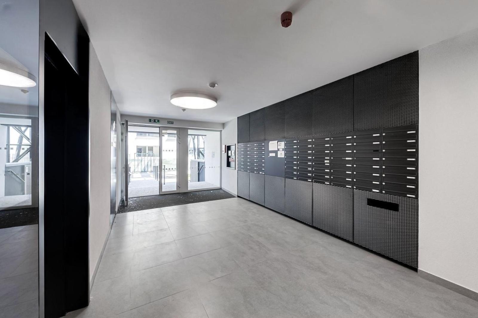 Holesovice Delight: Modern Comfort With A Twist In Prague 7 Praga Exterior foto