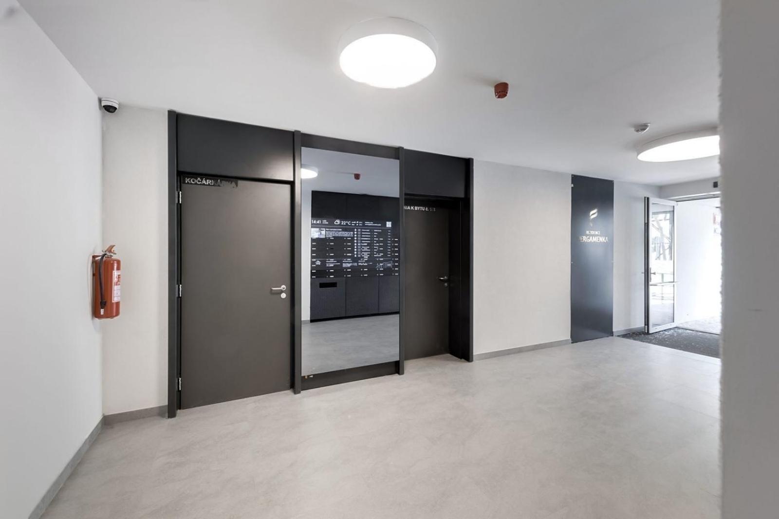 Holesovice Delight: Modern Comfort With A Twist In Prague 7 Praga Exterior foto
